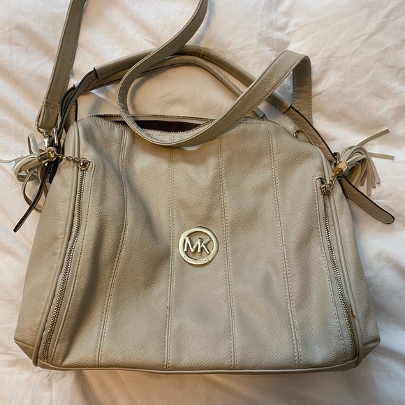Michael Kors Crossbody purse - Picture 2 of 5